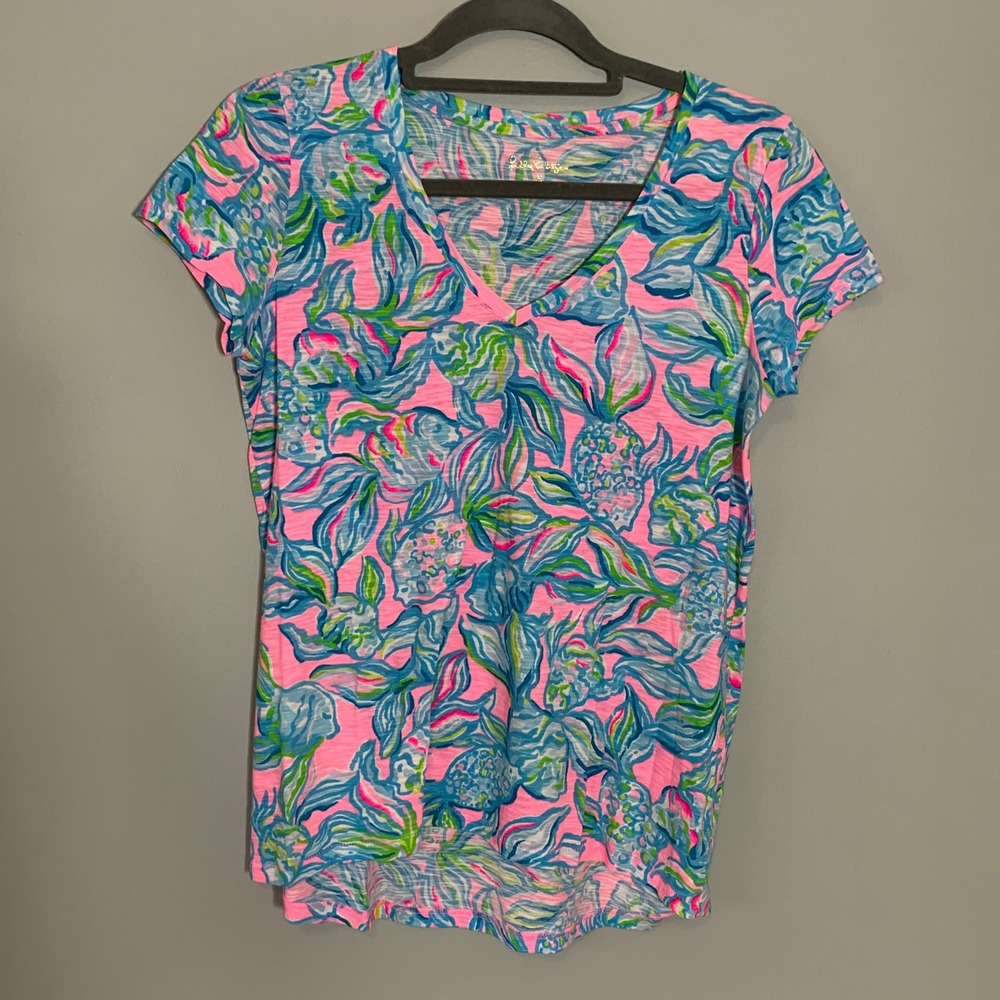 Lilly Pulitzer Pineapple Print V Neck Short Sleeve Tee Shirt Women's XS